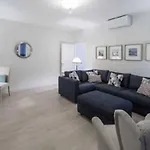 Elegante Penthouse-wohnung Mit Seeblick By Interhome * Lugano