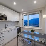 Appartement Elegante Penthouse-wohnung Mit Seeblick By Interhome