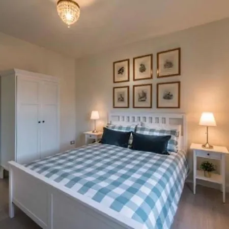 Elegante Penthouse-wohnung Mit Seeblick By Interhome *