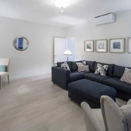 Elegante Penthouse-wohnung Mit Seeblick By Interhome * Lugano
