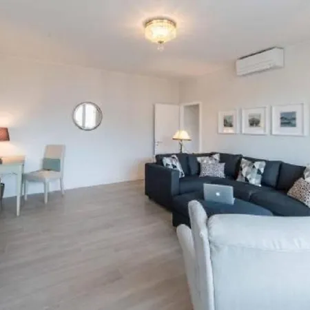 Apartment Elegante Penthouse-wohnung Mit Seeblick By Interhome *