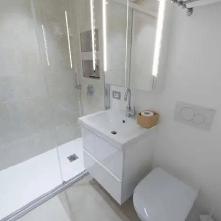 Apartment Elegante Penthouse-wohnung Mit Seeblick By Interhome