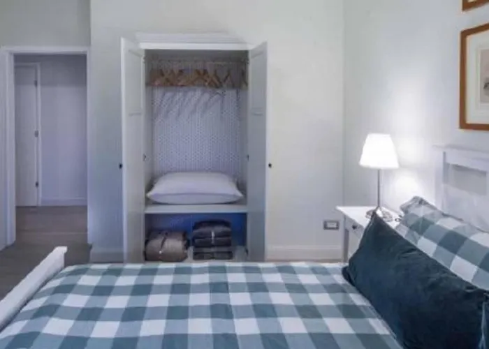 Elegante Penthouse-wohnung Mit Seeblick By Interhome