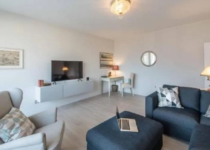 Elegante Penthouse-wohnung Mit Seeblick By Interhome *