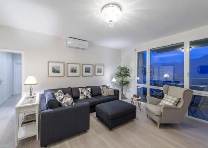 Elegante Penthouse-wohnung Mit Seeblick By Interhome Lugano