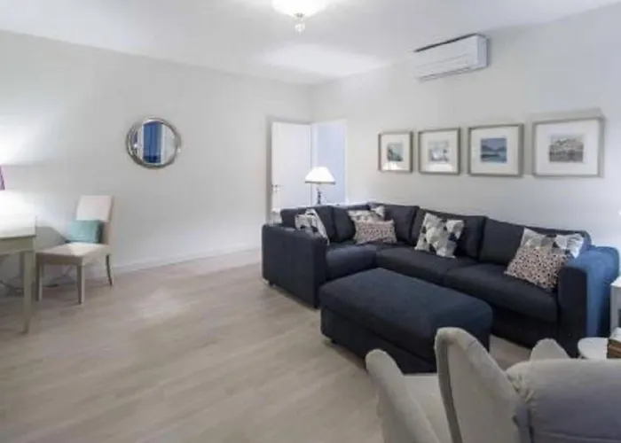 Elegante Penthouse-wohnung Mit Seeblick By Interhome * Lugano