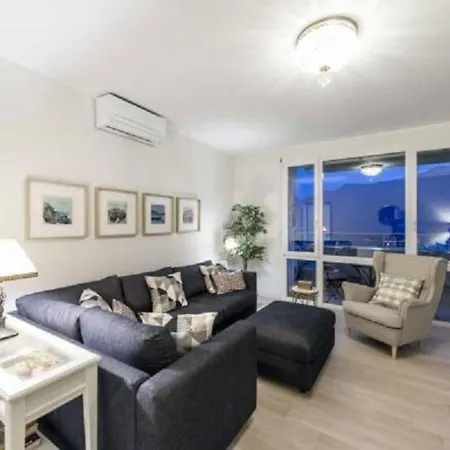 Daire Elegante Penthouse-wohnung Mit Seeblick By Interhome
