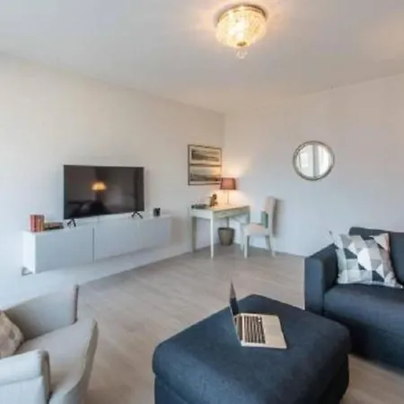 Elegante Penthouse-wohnung Mit Seeblick By Interhome *