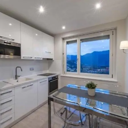 Daire Elegante Penthouse-wohnung Mit Seeblick By Interhome